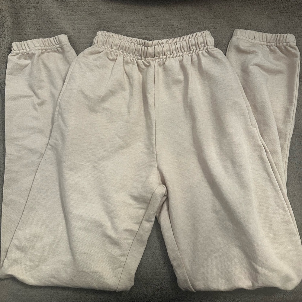PrettyLittleThing Cream Sweatpants Relaxed Fit